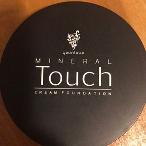 Younique Mineral Touch Cream Foundation